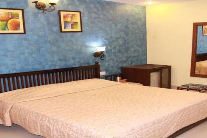 Room 3 of 8