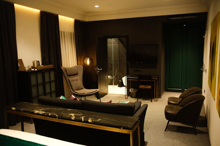 Room 7 of 48