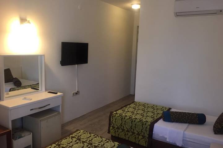 Room 7 of 25