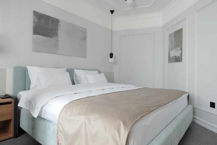 Room 4 of 38