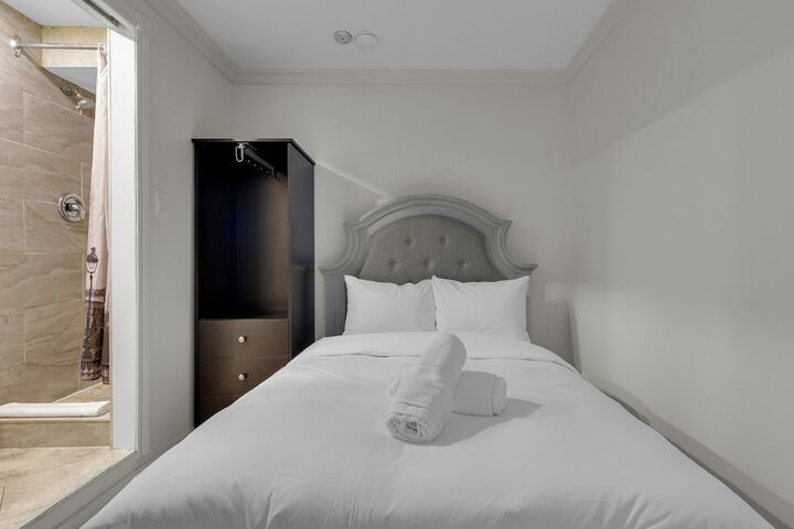 Room 54 of 174