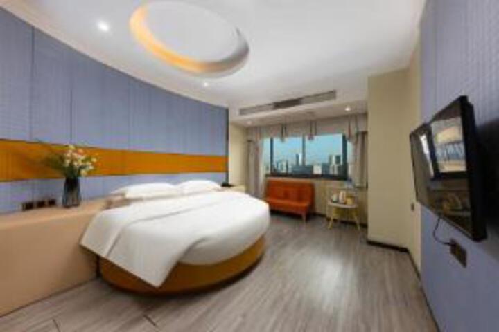 Room 9 of 10