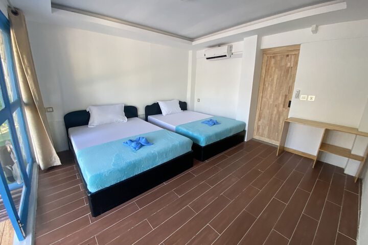 Room 12 of 104
