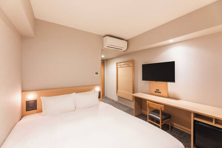 Room 10 of 18