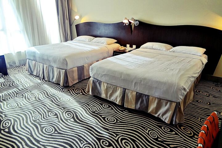 Room 13 of 31
