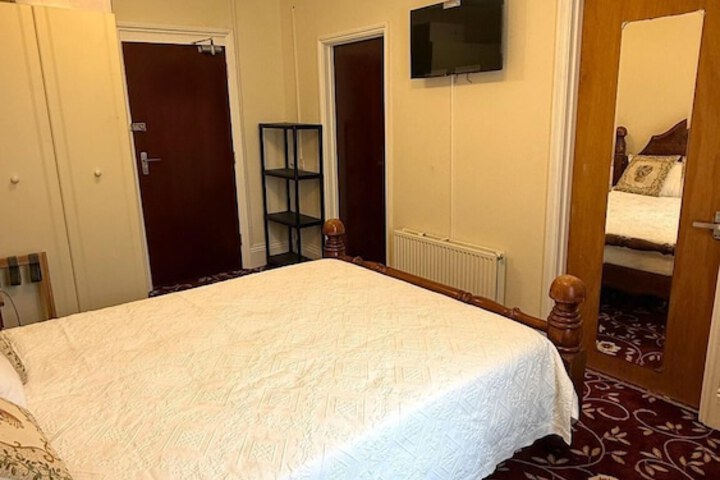 Room 14 of 38