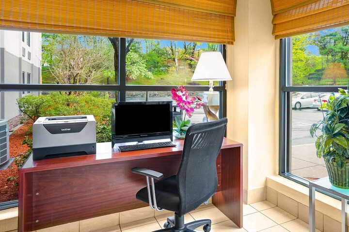 Business Center 86 of 91