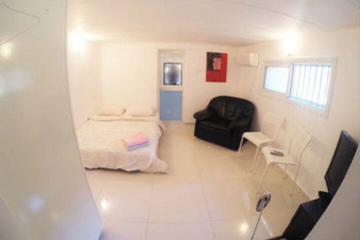 Room 102 of 133