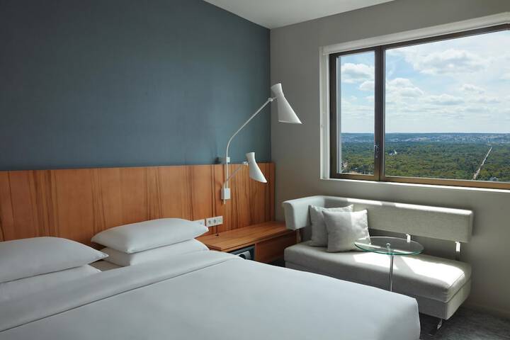 Room 34 of 101