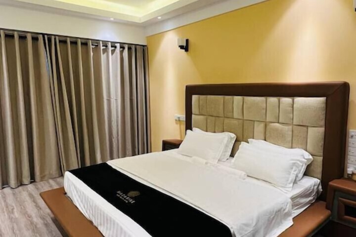Room 6 of 25