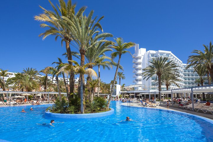 Hotel Pool