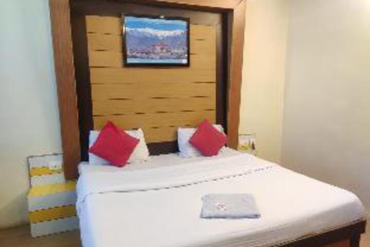 Room 16 of 44