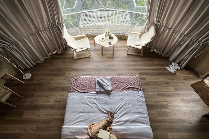 Room 2 of 17
