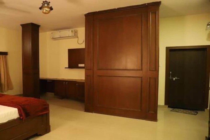 Room 8 of 29