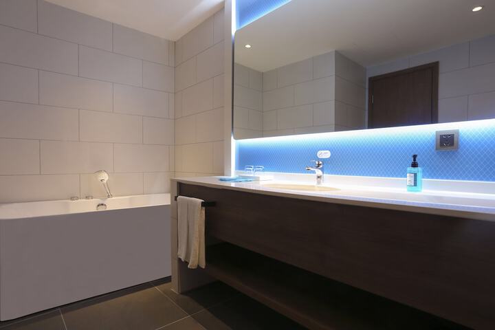 Room 8 of 22