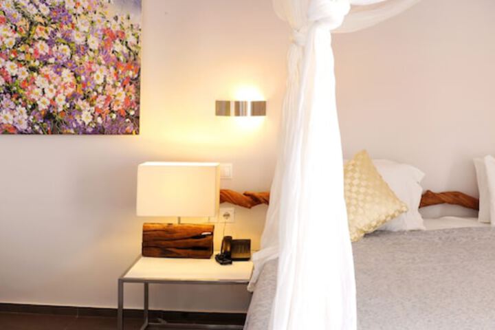 Room 25 of 68