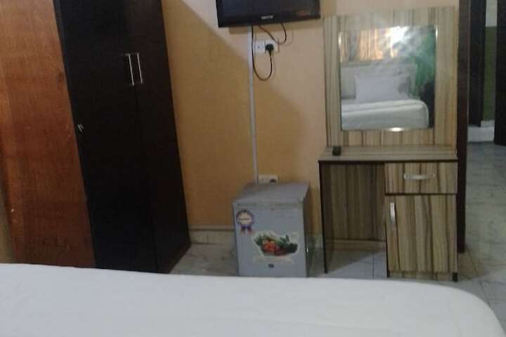 Room 14 of 33