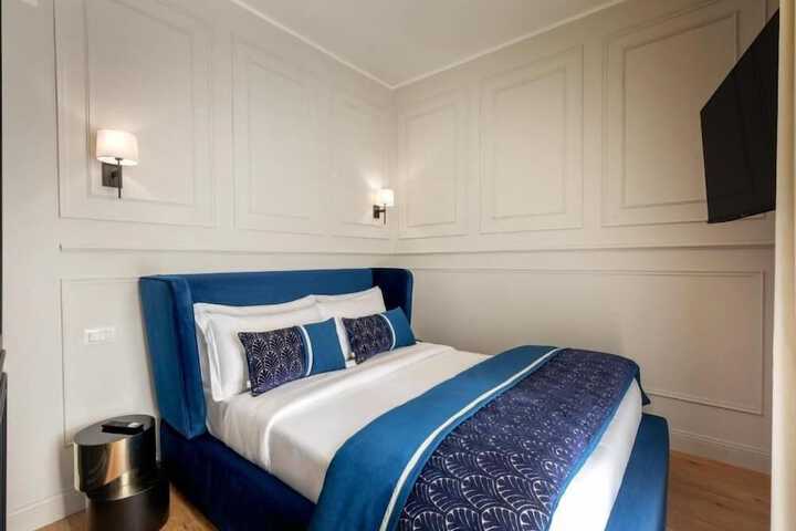 Room 18 of 33