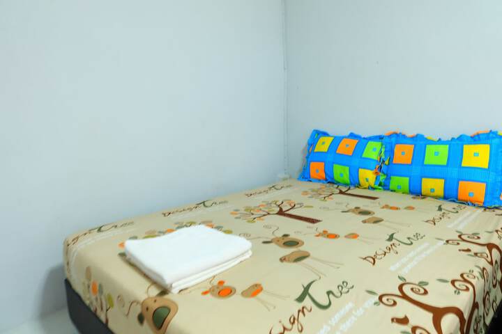 Room 5 of 9
