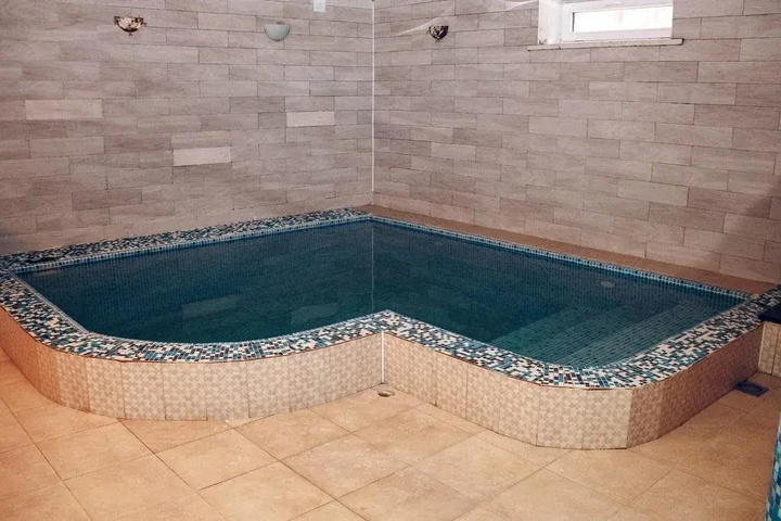 Pool 12 of 17