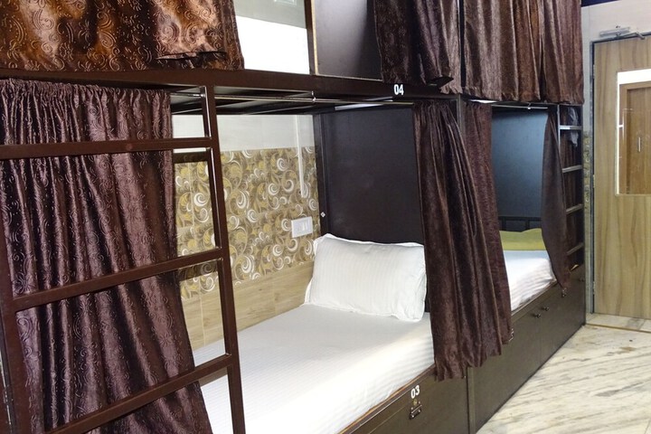 Room 9 of 21