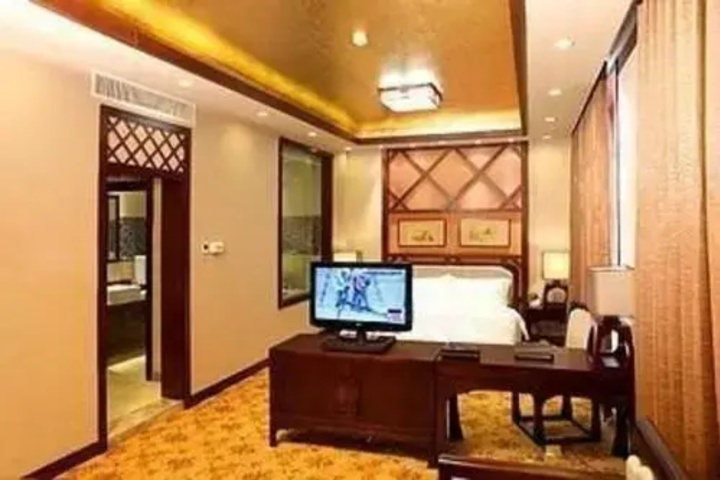 Room 4 of 8