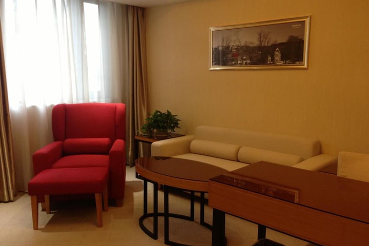 Room 25 of 42