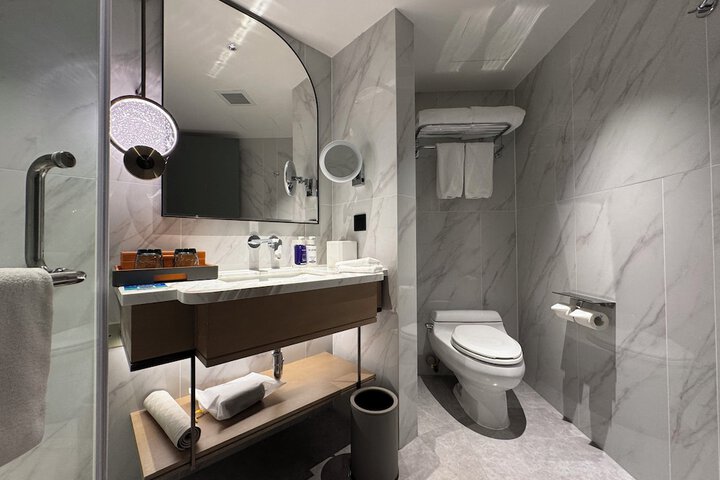 Room 51 of 111