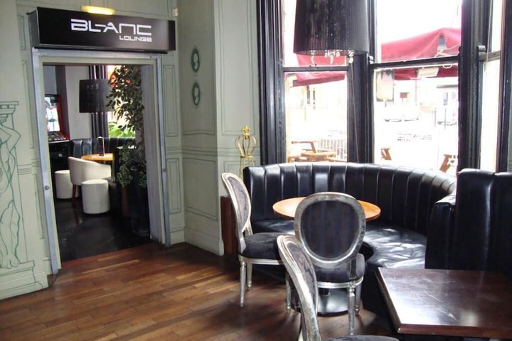 Lounge 45 of 59