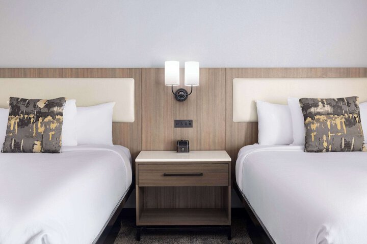 2 Double Beds (11 of 25)