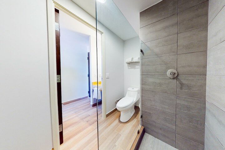 Room 15 of 31