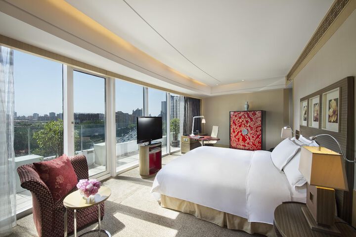 Room 32 of 120