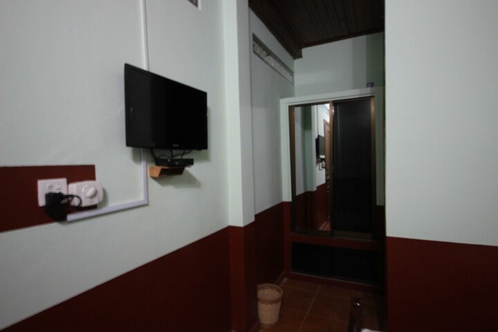 Room 16 of 48
