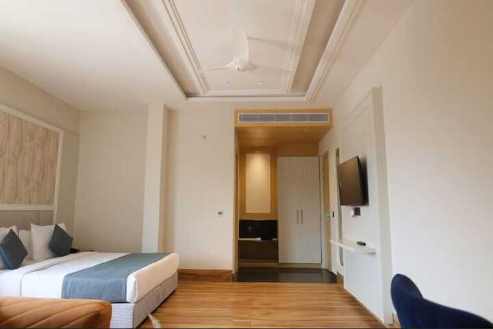 Room 3 of 11