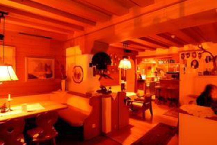 Lounge 14 of 66