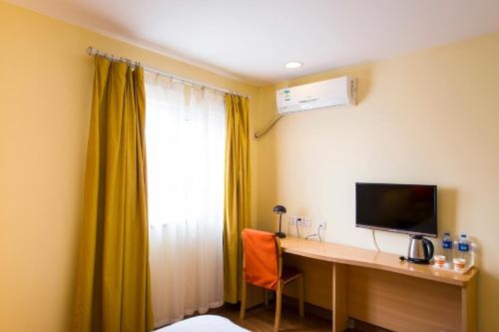Room 9 of 28