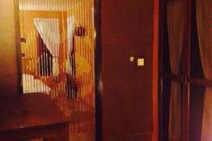 Room 14 of 32