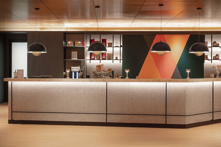 Entrance & Lobby
