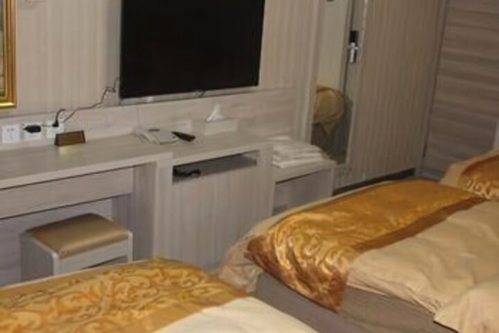 Room 2 of 6