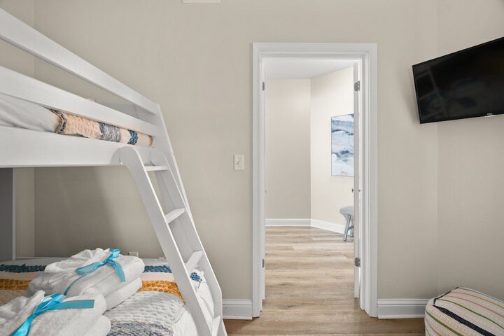 Room 6 of 47