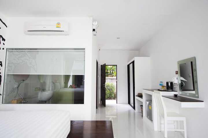 Room 7 of 33