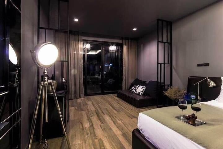 Room 9 of 42