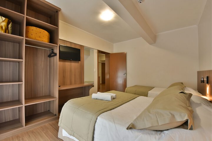 Room 8 of 93