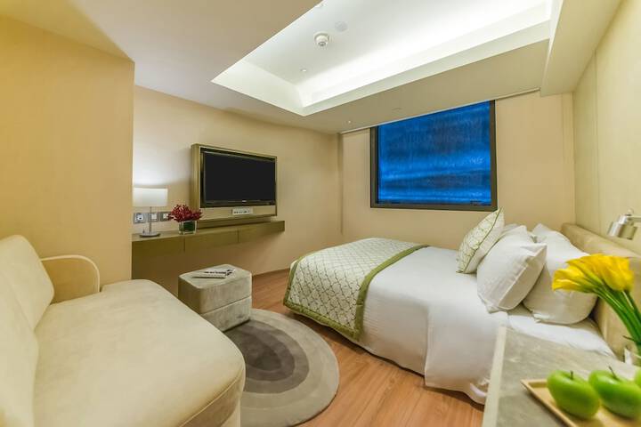 Room 6 of 48