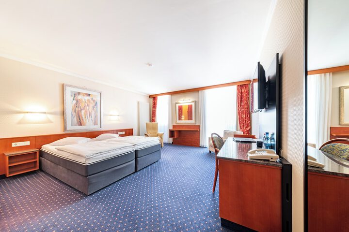 Room 13 of 77