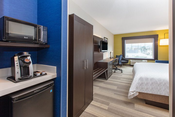 Room 8 of 74