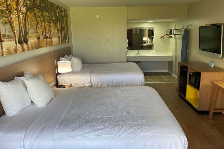 Double Accessible King Size Bed (6 of 9)