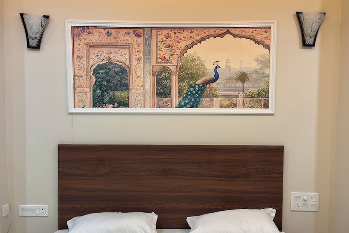 Room 6 of 10