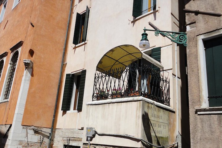 Hotel Entry