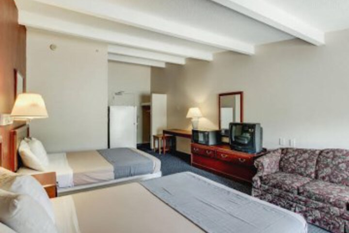  Red Carpet Inn 9